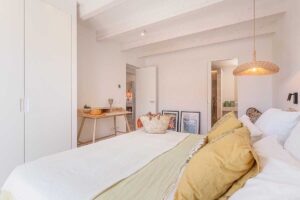 Bright and refined rooms that balance sophistication and warmth in Ses Salines